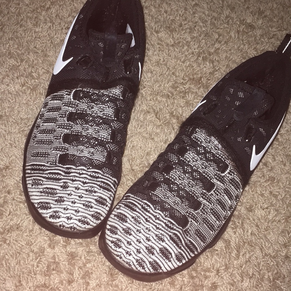Nike men’s KD 9 black and white